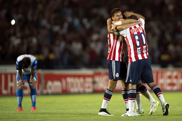 Las dos caras de la moneda. Chivas remontó.