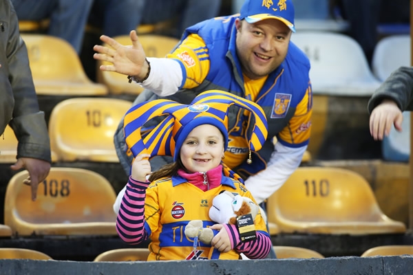 Las familias regias querían ver el primer triunfo de su equipo en casa.