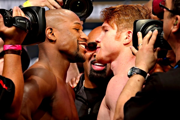 Las sonrisas se ironía se pusieron de careta.