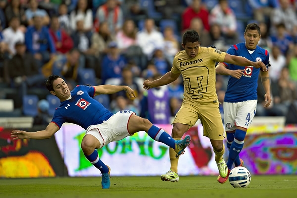 La línea ofensiva de Cruz Azul parecía estar bien plantada en su casa.