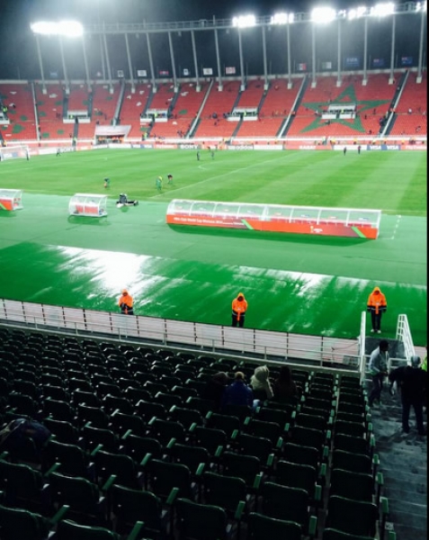 La lluvia comenzó a caer previo al partido entre Cruz Azul y el Sydney Wanderers.