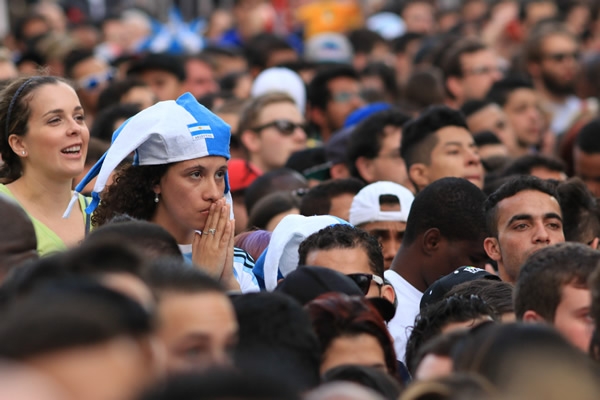 Los aficionados sufrieron desde la tribuna ante la falta de gol.