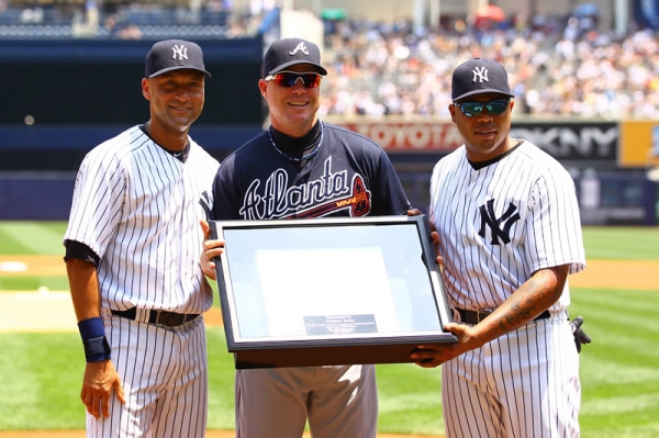 Los Braves también honraron a Jeter por sus 20 años en la MLB.