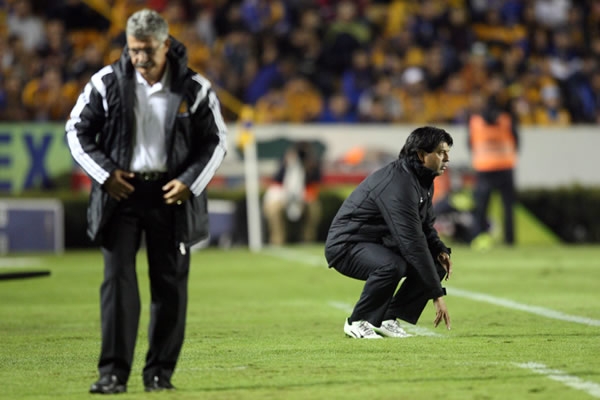Los dos técnicos del encuentro.