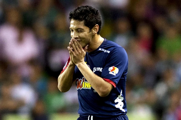 Los Escuelos juegan con el corazón, pero no pueden ante el poderío de La Fiera.