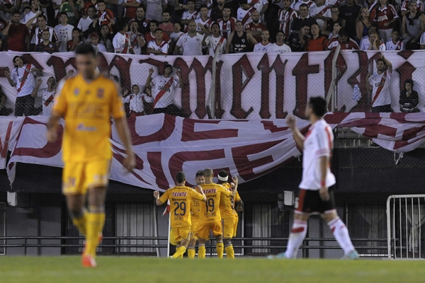 Los felinos silenciaron el Monumental por un momento.
