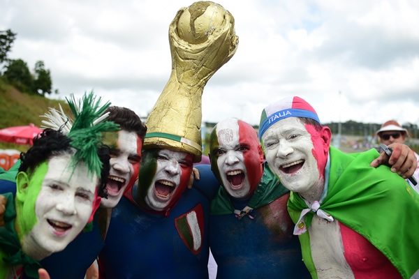 Los italianos sueñan con llevarse la copa.