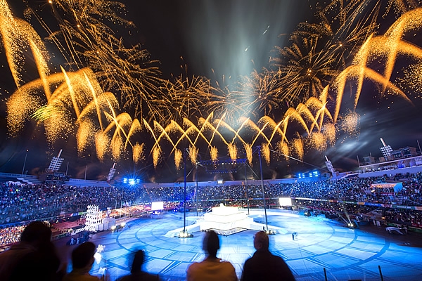 Los juegos pirotécnicos iluminaron el Pirata Fuente.