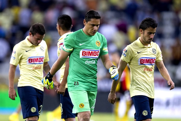 Los jugadores de América se fueron cabizbajos por el empate.