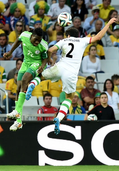 Los jugadores de Irán se defendieron con todo.
