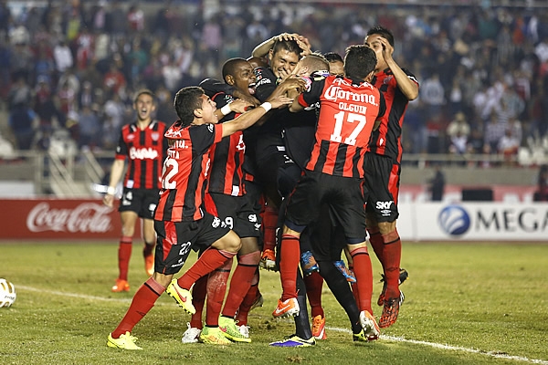 Los jugadores de Necaxa celebraron el triunfo.