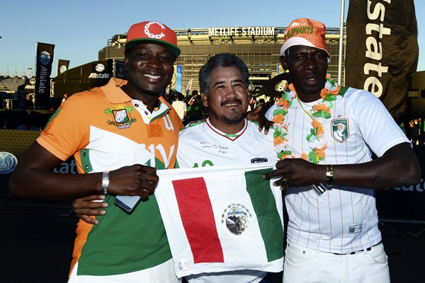 Los Marfileños también toman asistencia.