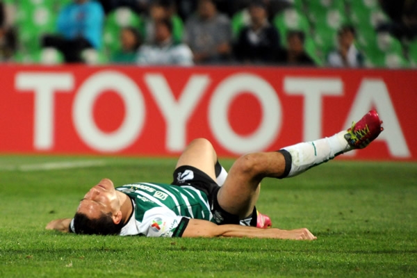 Los mexicanos ceden el control, Arsenal aprovecha.