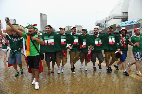 Los mexicanos llegaron unidos a ver el primer juego del Tri.