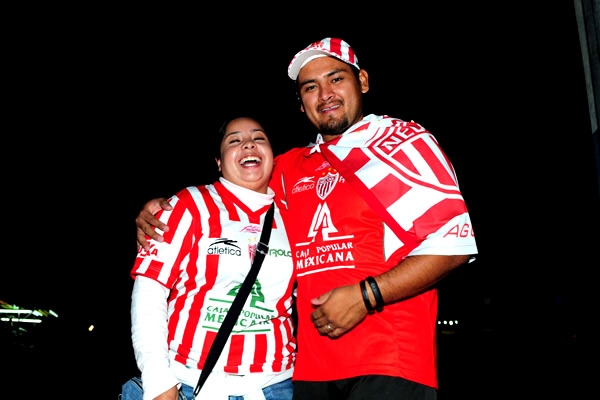 Los necaxistas no se hicieron esperar en este hervidero de emociones.