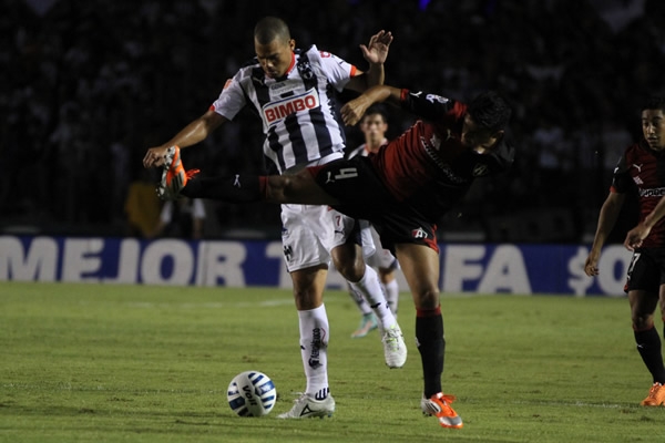 Los Rojinegros comenzaron a atacar más a los Rayados.