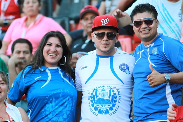 Los seguidores del C.D. Luis Ángel Firpo también se hicieron presentes.