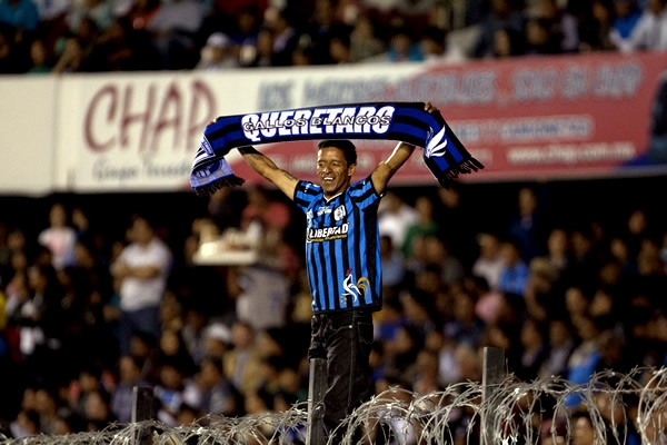 Los simpatizantes de Los Gallos no dejan de apoyar a su equipo.