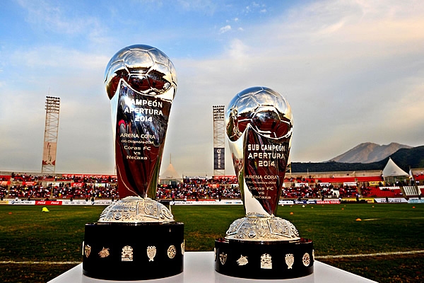 Los trofeos de Campeón y Subcampeón fueron exhibidos.