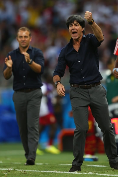 Low perdía la cabeza mientras que el DT de Ghana aplaudió el empate.