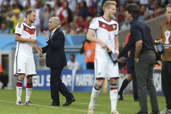 Löw realizó movimientos en busca del gol.