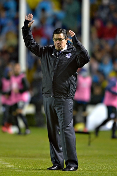 Luis Fernando Tena se mantuvo tranquilo durante el duelo.