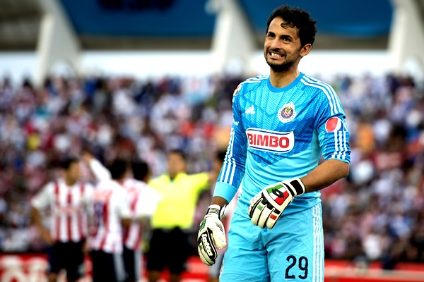 Luis Michel no logró detener el penal.