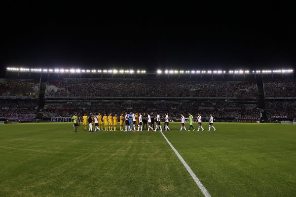 Majestuosa entrada en el Monumental.