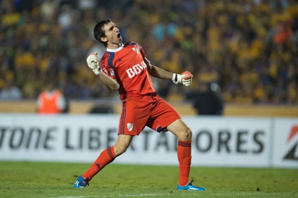 Marcelo Barovero celebrando el gol del empate.