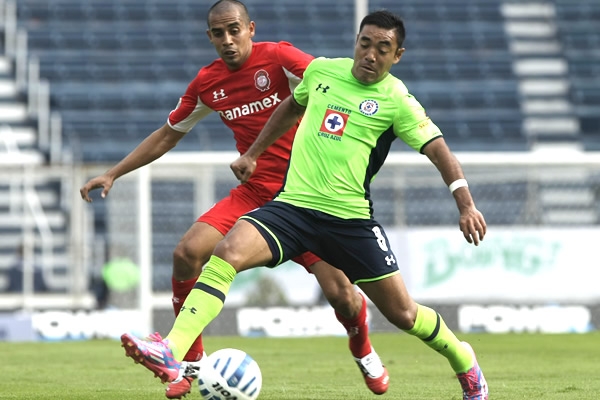 Marco Fabián sigue sin despegar.