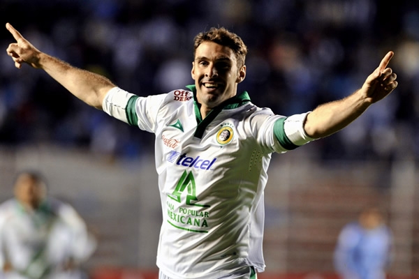 Mauro Boselli inauguró el marcador al minuto 2.