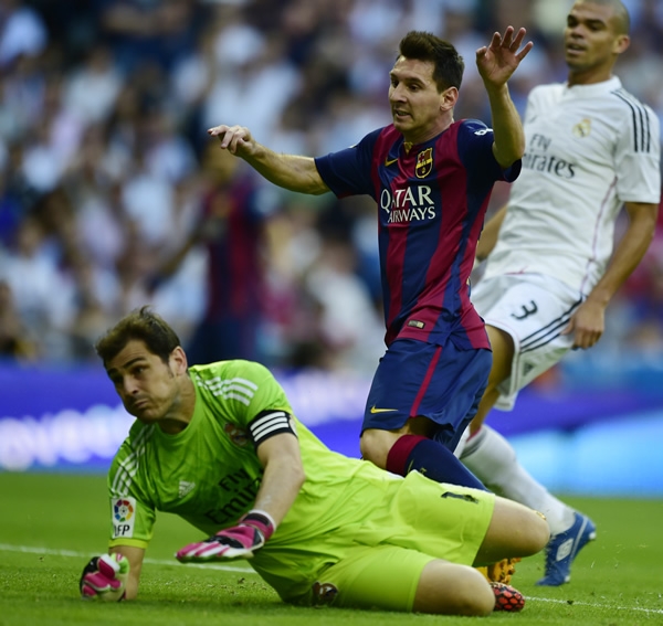 Messi falló el segundo al sacar disparo desviado.
