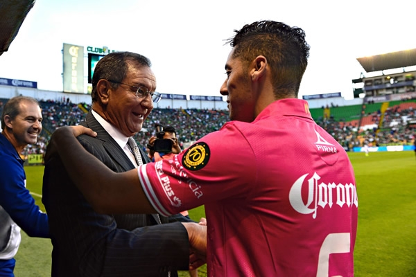 Meza recordó su primera etapa en Pachuca al saludar a Cárdenas.