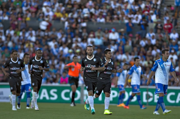 Al minuto 52, Emanuel Villa acercó a los Gallos en el marcador.