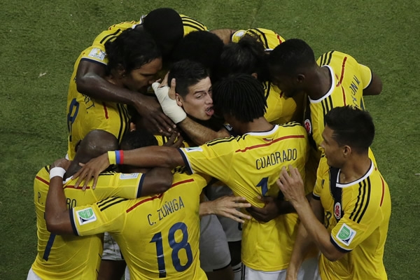 Minuto 49 y Colombia ya gana 2-0.
