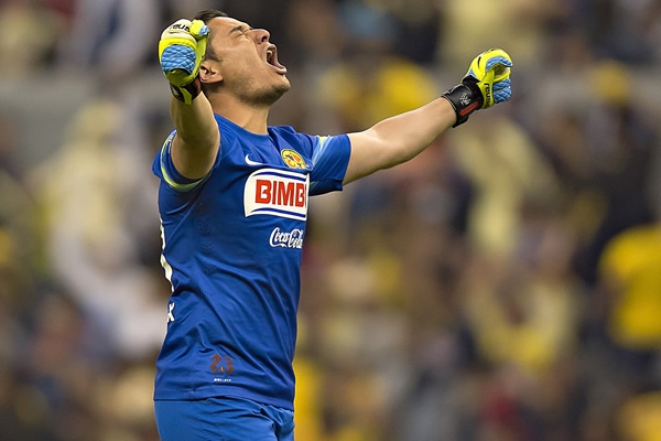 Moisés Muñoz celebró en grande el tanto azulcrema.