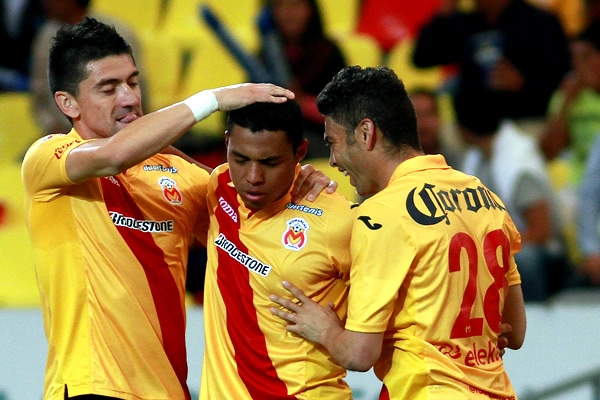 Y Montero se vuelve mago y lo pone en las redes, 2-1.