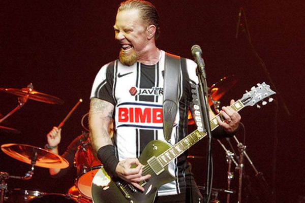 James Hetfield, vocalista de Metallica, también le va a Rayados.