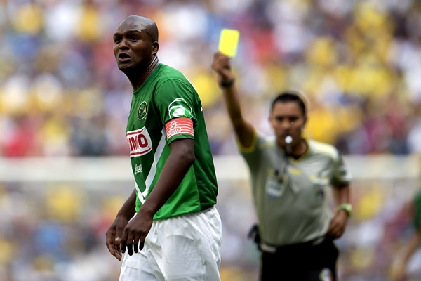 Mosquera hizo muchas faltas y cobró factura.