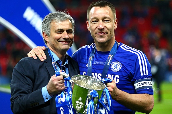 Mourinho y John Terry presumieron la Copa.