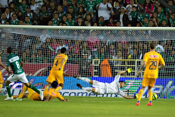 Nahuel Guzmán tuvo una intervención espectacular.