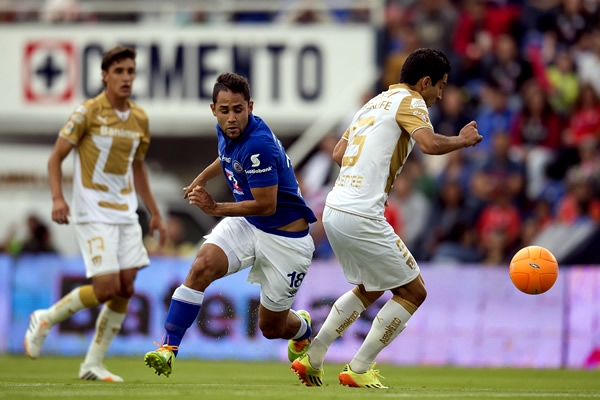 Nápoles es ordenado y desespera a los atacantes de Pumas.