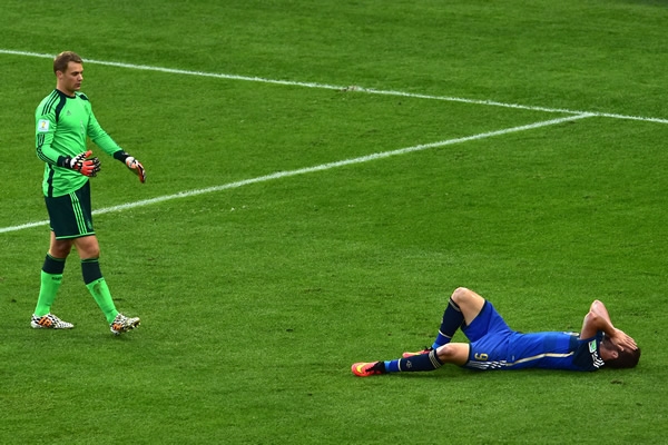 Neuer defendió con todo su arco.
