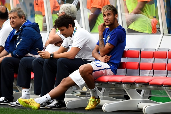 Neymar apareció en el calentamiento de Brasil.