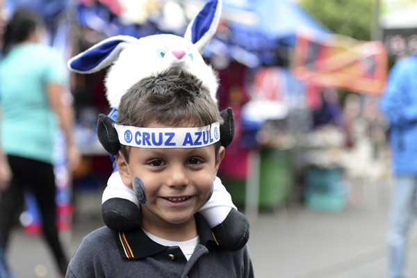 Niños presentes en el Estadio Azul.