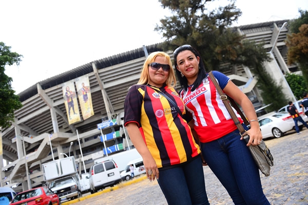 No importan los colores cuando la amistad está de por medio.