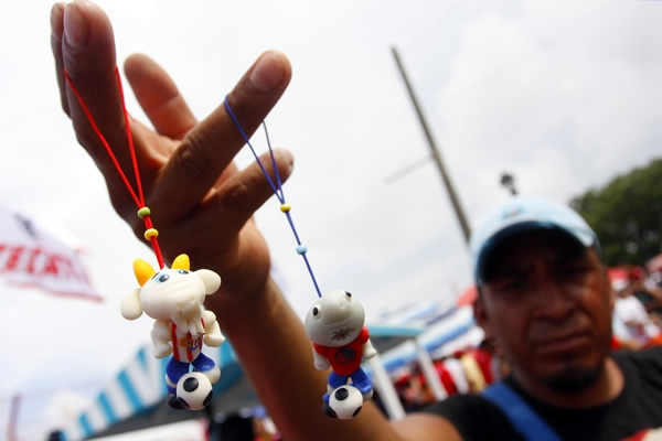 No podían faltar los souvenirs del encuentro.