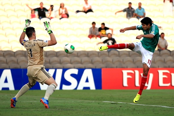 Ochoa metió el primero de volea.