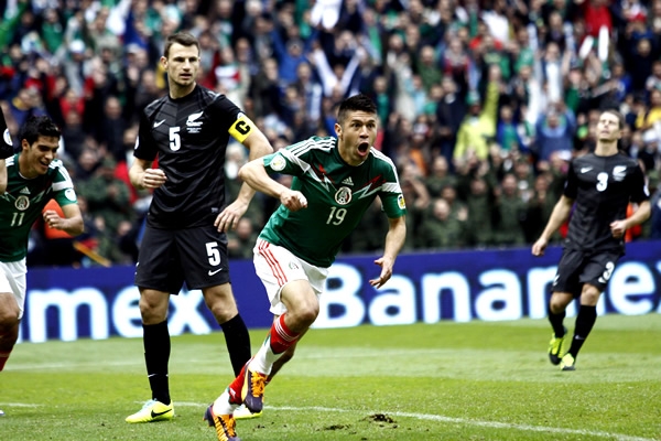 Oribe Peralta fue la figura del partido.