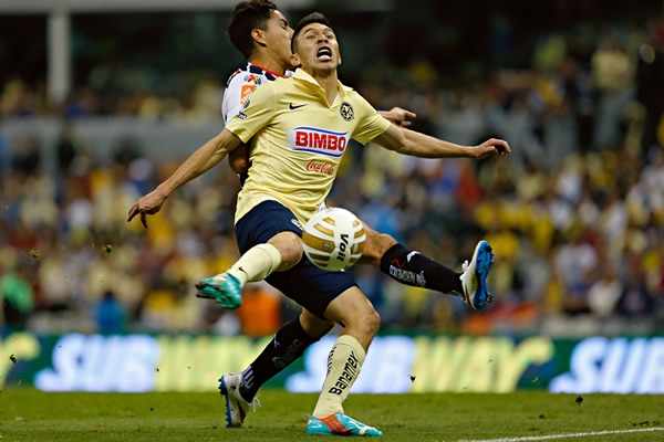 Oribe Peralta no encontró ninguna opción clara.